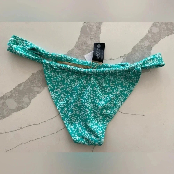 Cotton On Body 2 Piece Capri Ditsy Micro Floral Scoop Tri Top Brazilian Bottom L - Picture 7 of 7